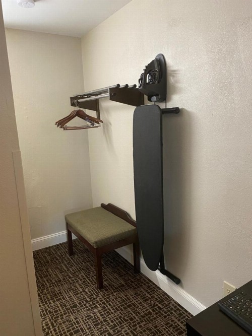 Fairview Inn - Greensboro Airport - image 39