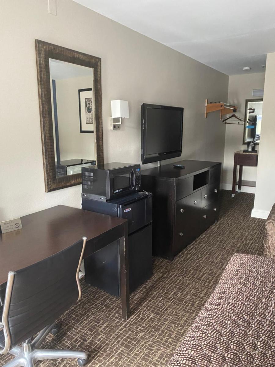 Fairview Inn - Greensboro Airport - image 7