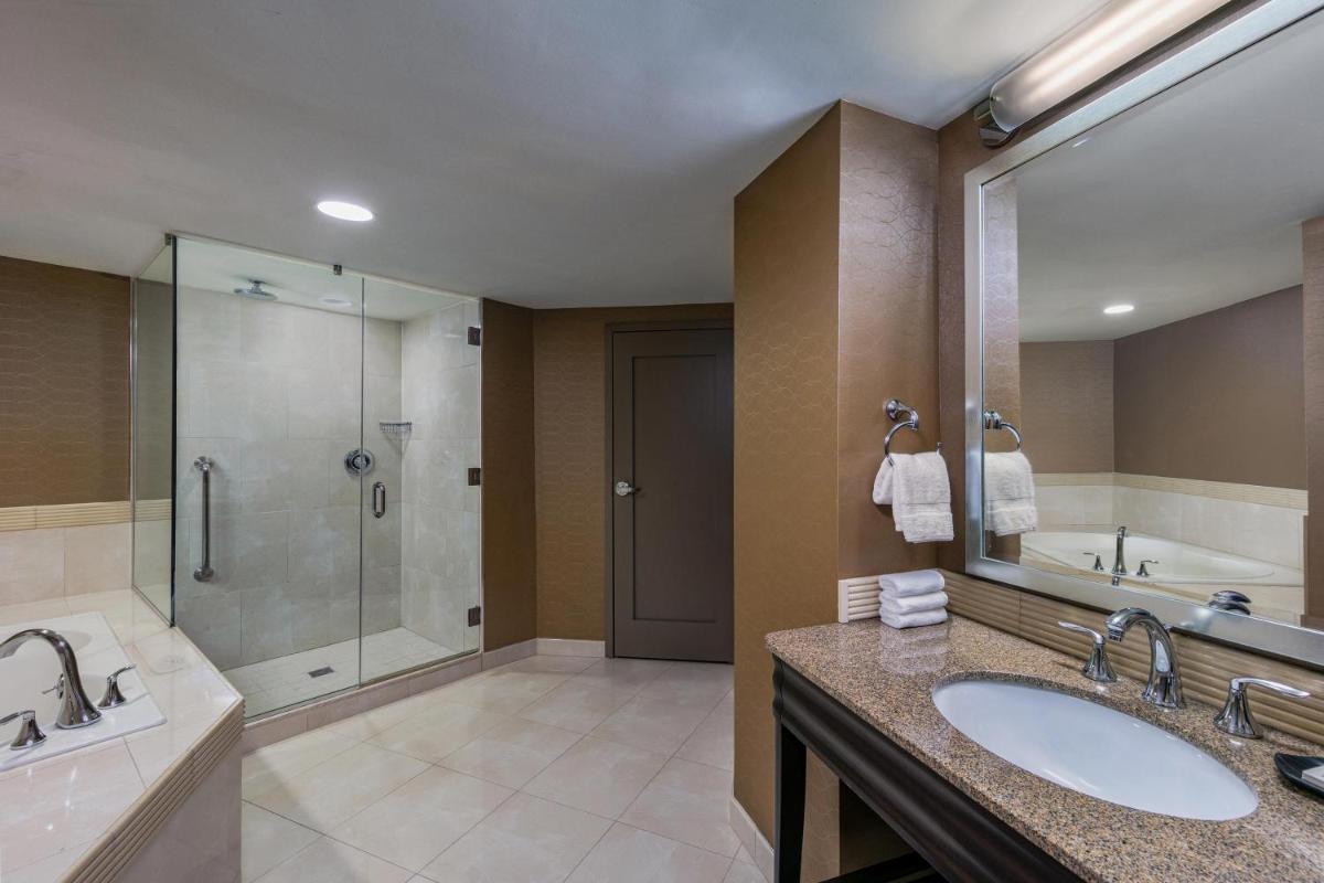 Sheraton Greensboro - image 6
