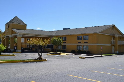 Econo Lodge Inn & Suites Near Florida Mall