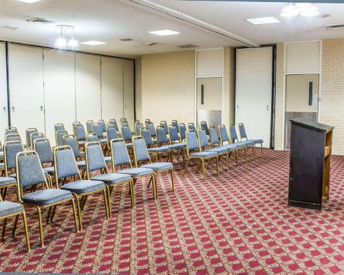Econo Lodge & Suites - image 20