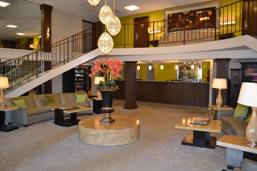 Econo Lodge & Suites - image 4