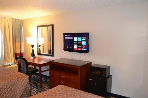 Econo Lodge & Suites - image 5