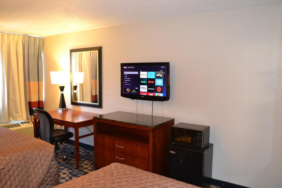Econo Lodge & Suites - image 5