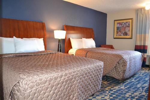 Econo Lodge & Suites - image 6