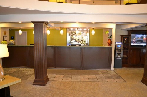 Econo Lodge & Suites - image 7