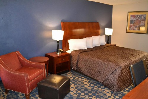 Econo Lodge & Suites - image 9