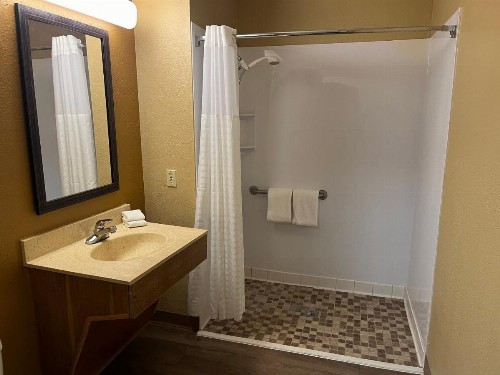 Extended Stay America Suites - Greensboro - Wendover Ave - image 11