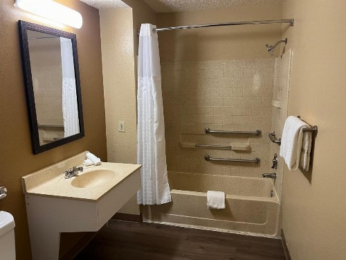 Extended Stay America Suites - Greensboro - Wendover Ave - image 3