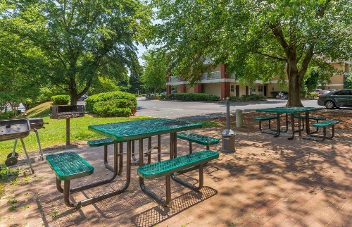 Extended Stay America Suites - Greensboro - Wendover Ave - Big Tree Way - image 4