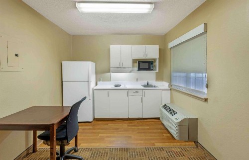 Extended Stay America Suites - Greensboro - Wendover Ave - Big Tree Way - image 9