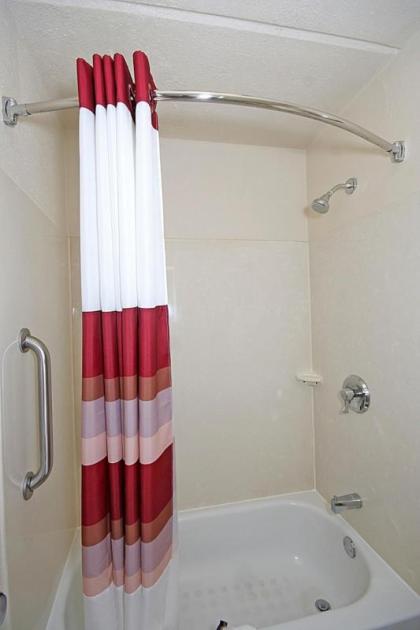 Red Roof Inn Greensboro Airport - image 6