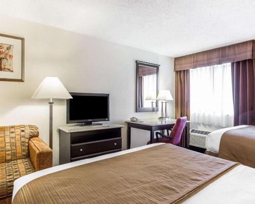 Quality Inn & Suites Coliseum - image 12