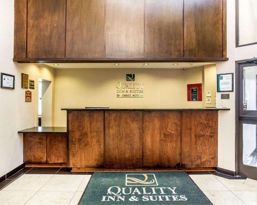 Quality Inn & Suites Coliseum - image 14