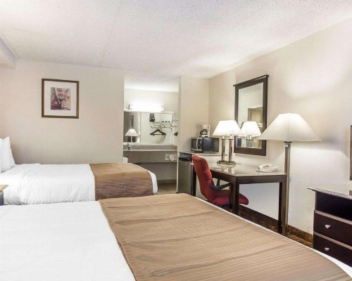 Quality Inn & Suites Coliseum - image 17