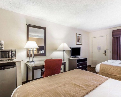 Quality Inn & Suites Coliseum - image 19