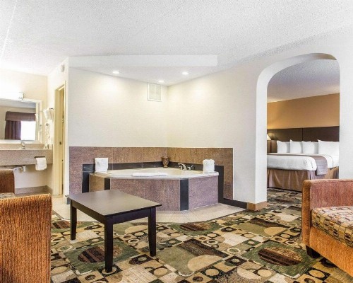 Quality Inn & Suites Coliseum - image 2