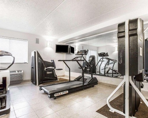 Quality Inn & Suites Coliseum - image 23