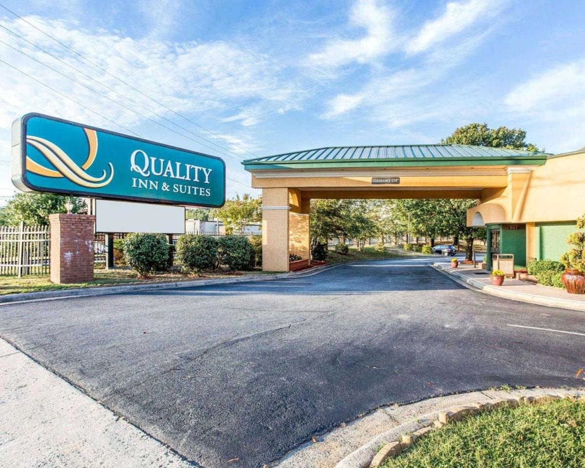 Quality Inn & Suites Coliseum - image 7