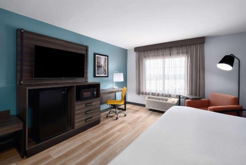 La Quinta by Wyndham Greensboro NC - image 14
