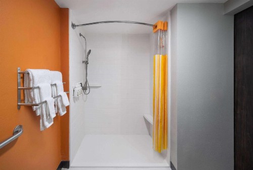 La Quinta by Wyndham Greensboro NC - image 15