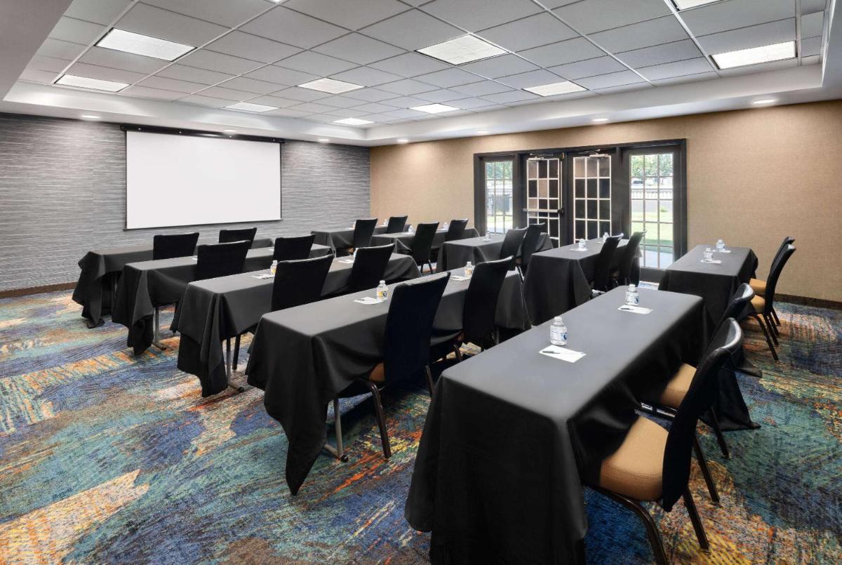 La Quinta by Wyndham Greensboro NC - image 5