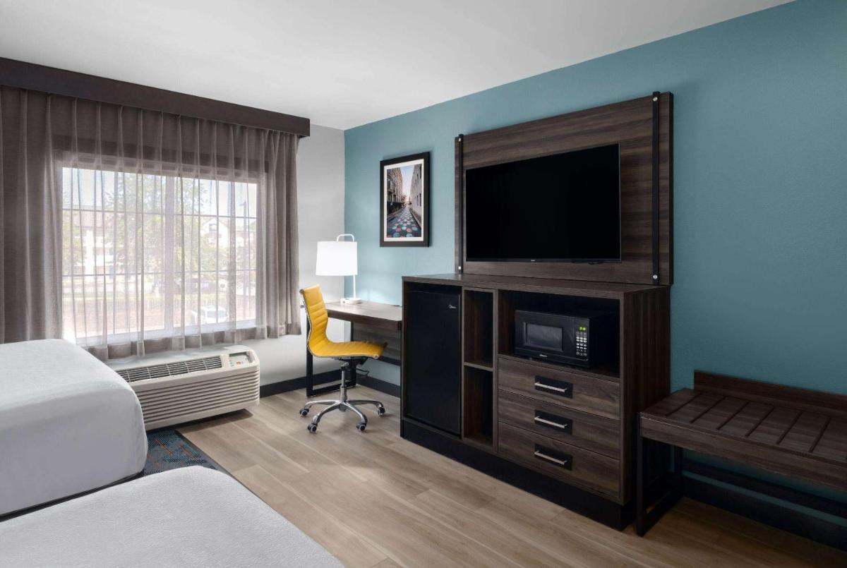 La Quinta by Wyndham Greensboro NC - image 6