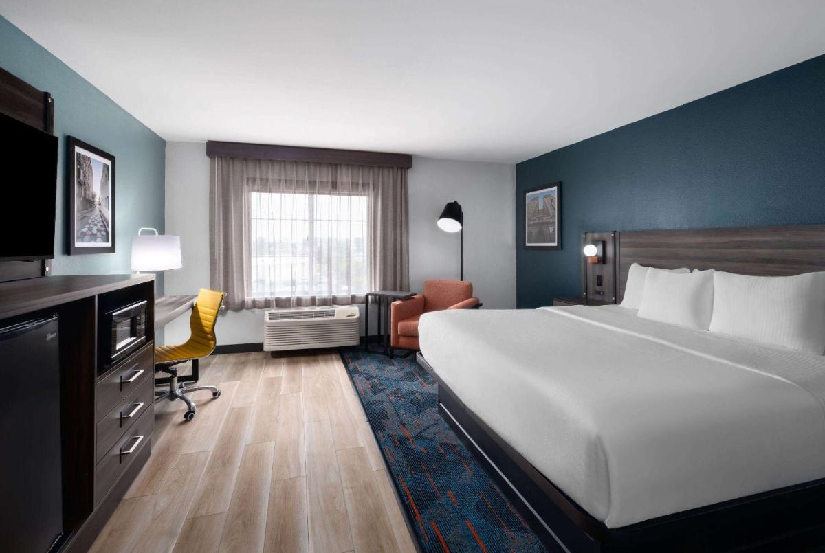 La Quinta by Wyndham Greensboro NC - image 7