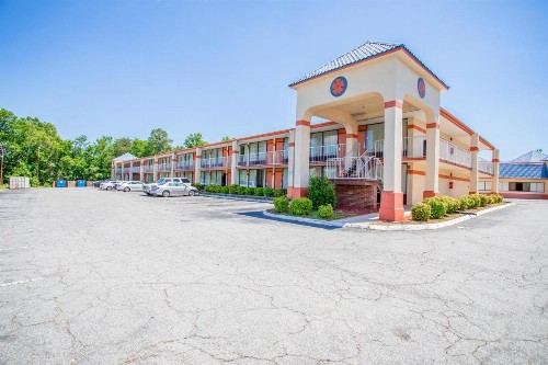 Rodeway Inn & Suites Greensboro Southeast - image 14