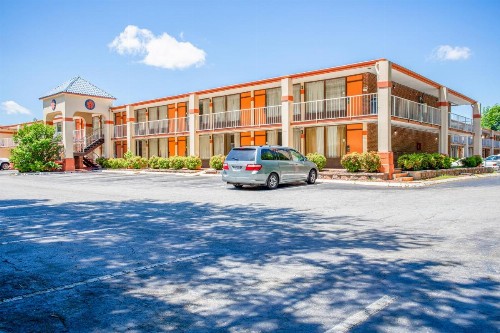 Rodeway Inn & Suites Greensboro Southeast - image 16