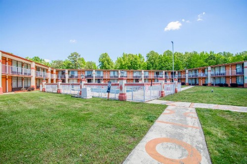 Rodeway Inn & Suites Greensboro Southeast - image 18