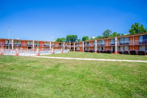 Rodeway Inn & Suites Greensboro Southeast - image 19