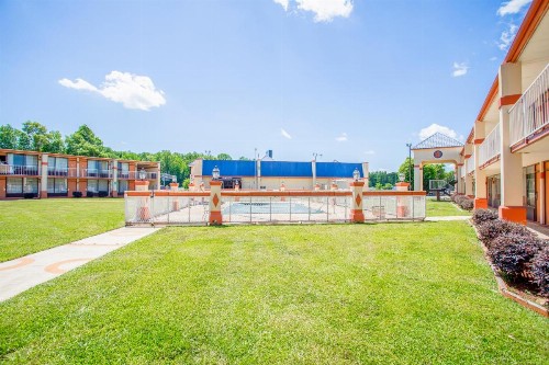 Rodeway Inn & Suites Greensboro Southeast - image 21
