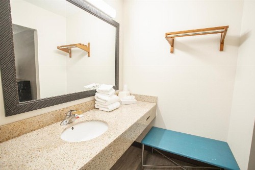 Rodeway Inn & Suites Greensboro Southeast - image 26