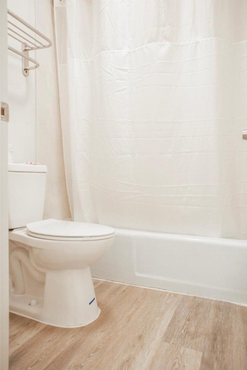 Rodeway Inn & Suites Greensboro Southeast - image 32