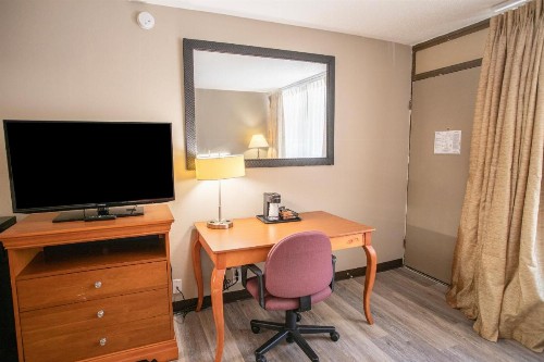 Rodeway Inn & Suites Greensboro Southeast - image 33