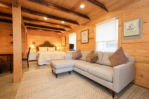 The Dailey Renewal Retreat B & B - image 2