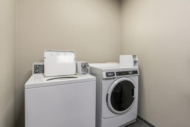 Fairfield by Marriott Inn & Suites Greensboro Coliseum Area - image 6
