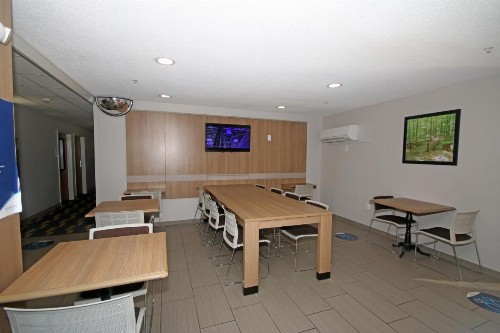 Microtel Inn by Wyndham Greensboro - image 14