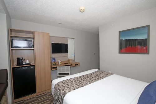Microtel Inn by Wyndham Greensboro - image 17