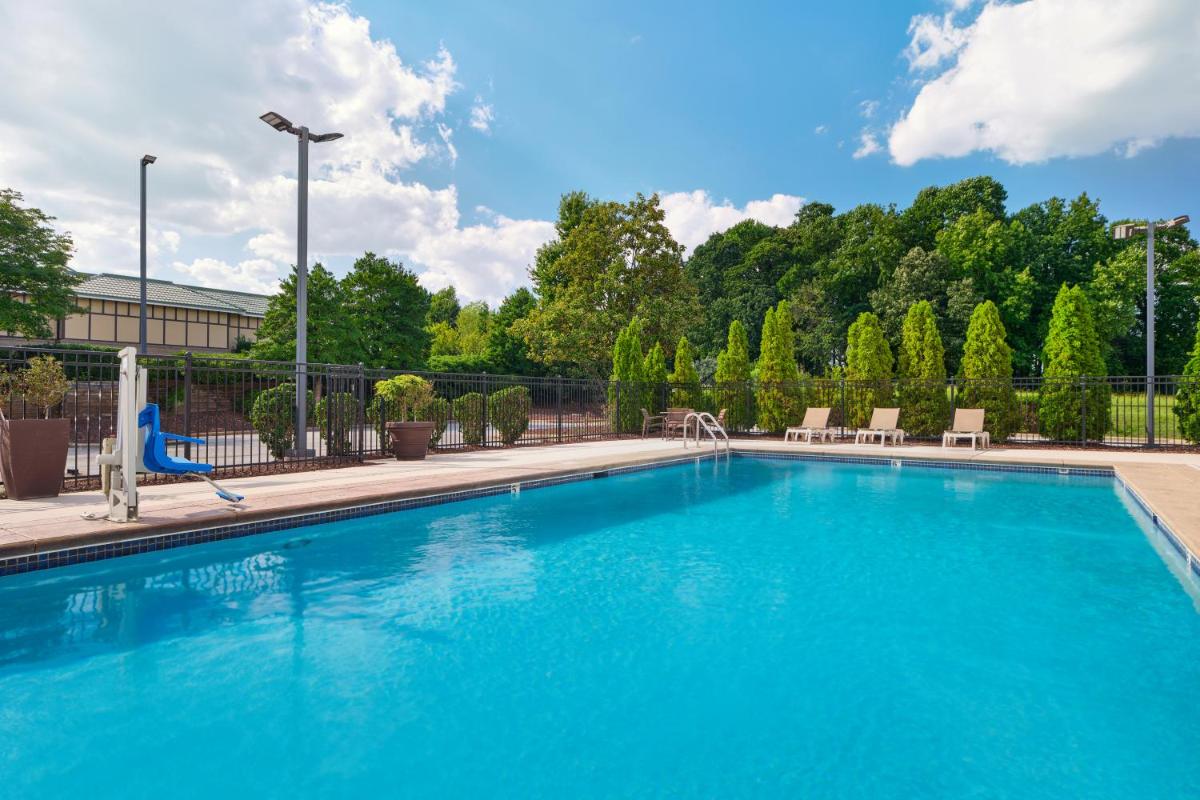 Hyatt Place Greensboro - image 3