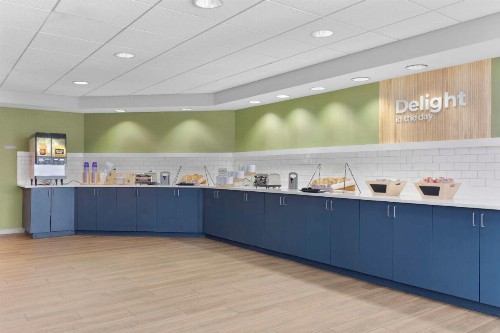 Wingate by Wyndham Greensboro - image 13
