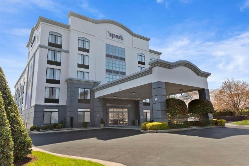 Wingate by Wyndham Greensboro - image 16