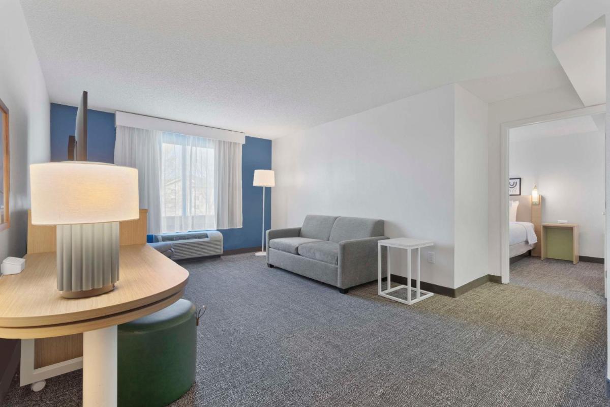 Wingate by Wyndham Greensboro - image 2