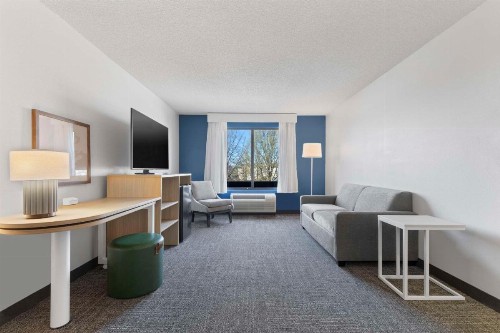 Wingate by Wyndham Greensboro - image 3
