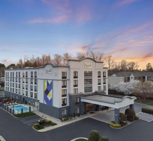 Wingate by Wyndham Greensboro - image 6