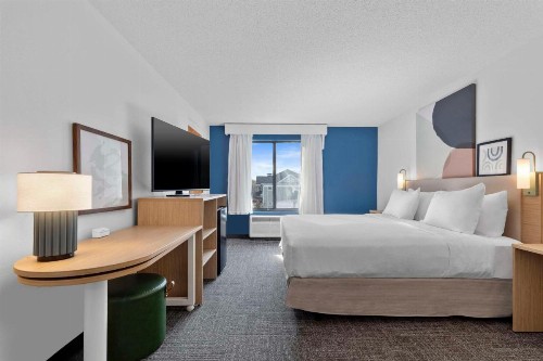 Wingate by Wyndham Greensboro - image 8