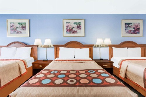 Super 8 by Wyndham Greensboro - image 11