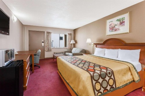 Super 8 by Wyndham Greensboro - image 5