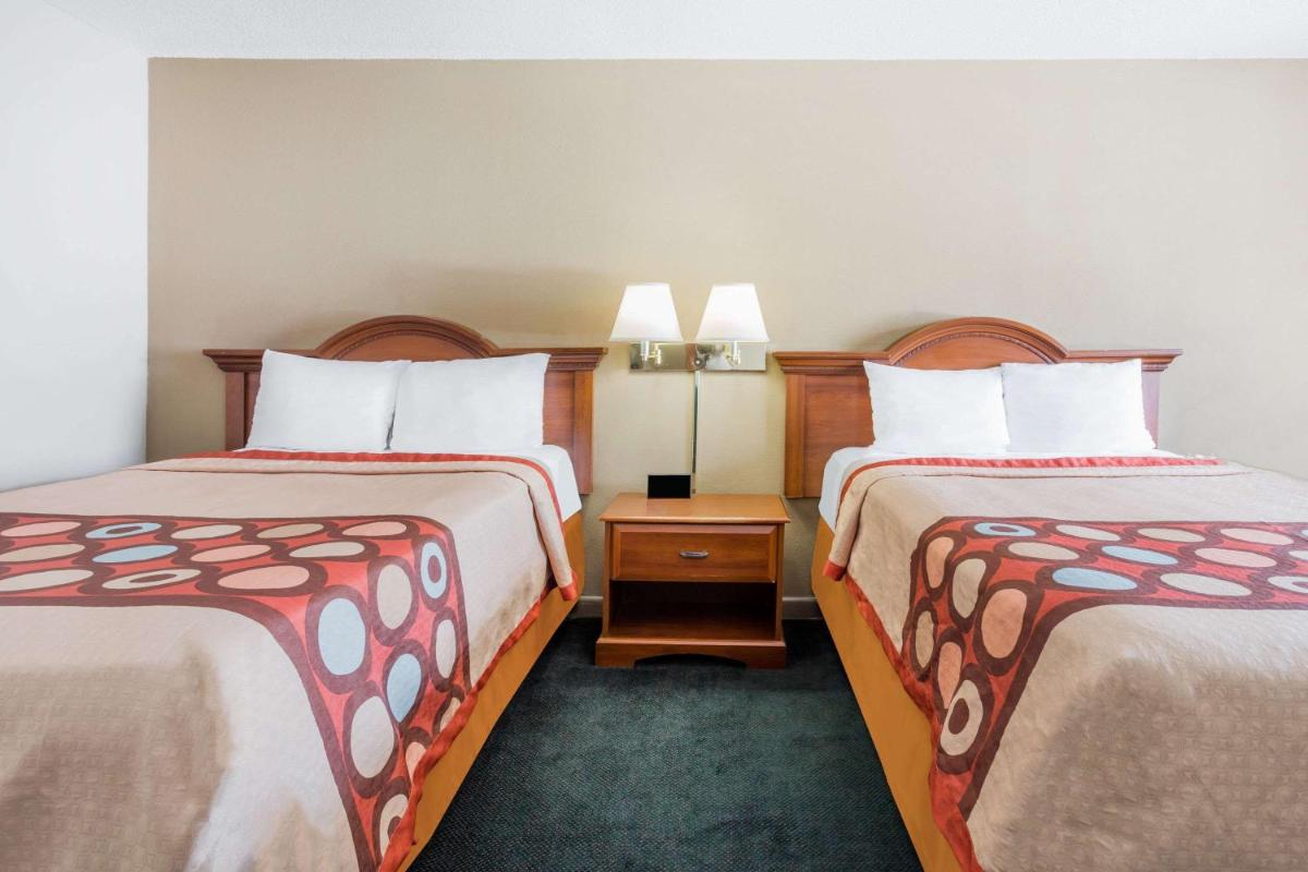 Super 8 by Wyndham Greensboro - image 7